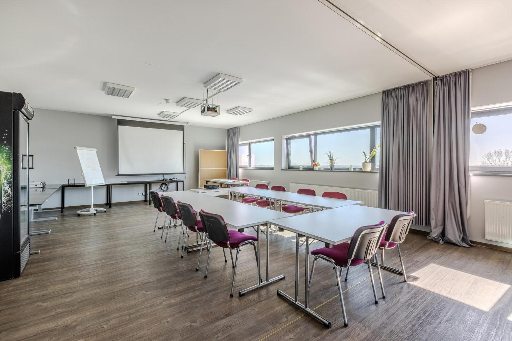 Meininger Hotel Berlin Airport — Foto’s 1